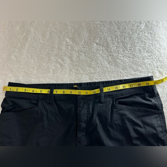 Carhartt Women's Straight Fit Force Madden Cargo Black Capris Size 18 - Picture 12 of 12